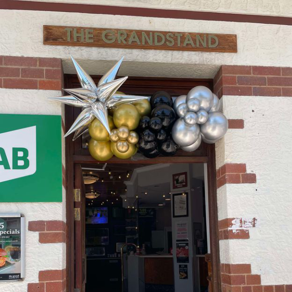 Oaks Gladstone Grand Hotel Image
